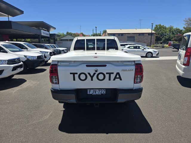 2021 Hilux 4x4 SR 2.8L T Diesel Automatic Double Cab - Image 3