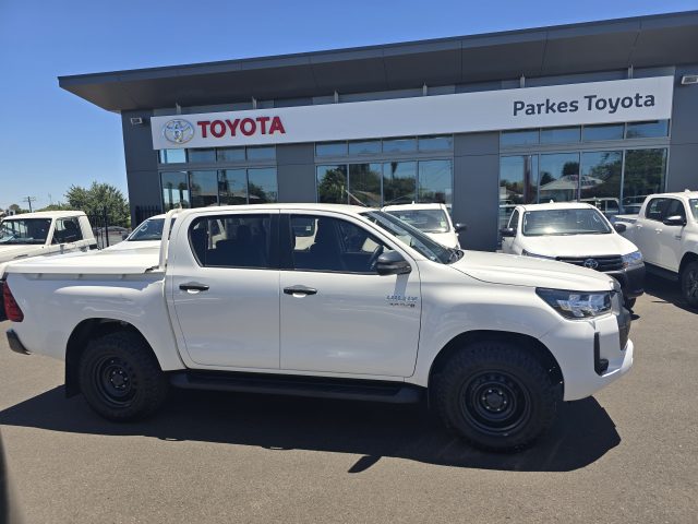 2021 Hilux 4x4 SR 2.8L T Diesel Automatic Double Cab - Image 5
