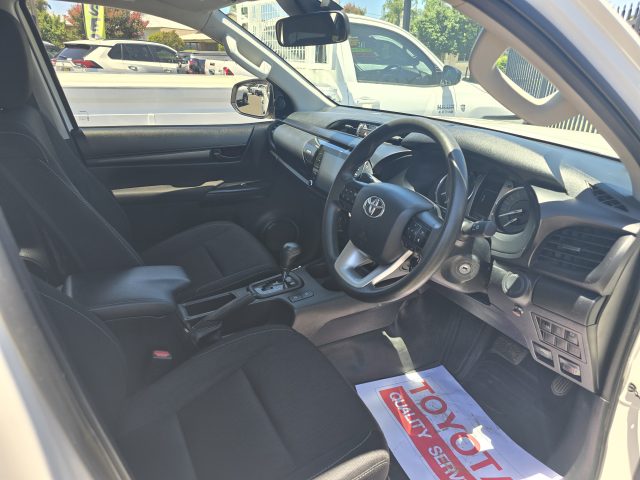 2021 Hilux 4x4 SR 2.8L T Diesel Automatic Double Cab - Image 8