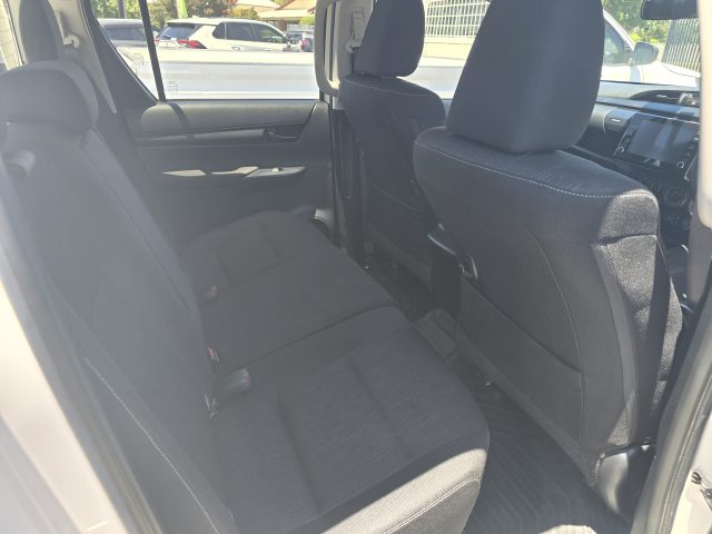 2021 Hilux 4x4 SR 2.8L T Diesel Automatic Double Cab - Image 7