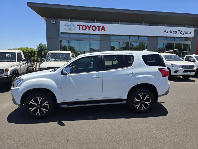 2019 ISUZU MU-X LS-U (4x2) 6 SP AUTO SEQUENTIAL 4D WAGON - Image 4
