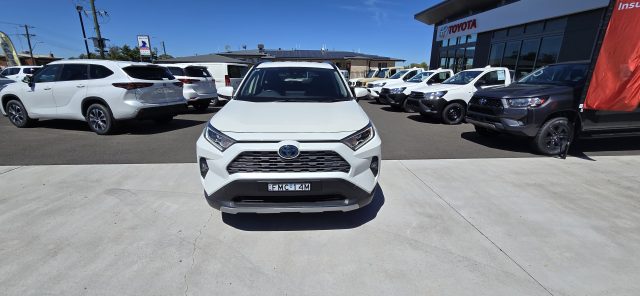 2020 RAV4 Hybrid GXL-2WD 2.5L Auto - Image 2