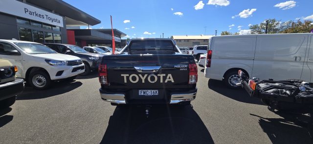 2018 Hilux 4x4 SR5 2.8L T Diesel Automatic Double Cab - Image 4