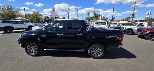 2018 Hilux 4x4 SR5 2.8L T Diesel Automatic Double Cab - Image 3