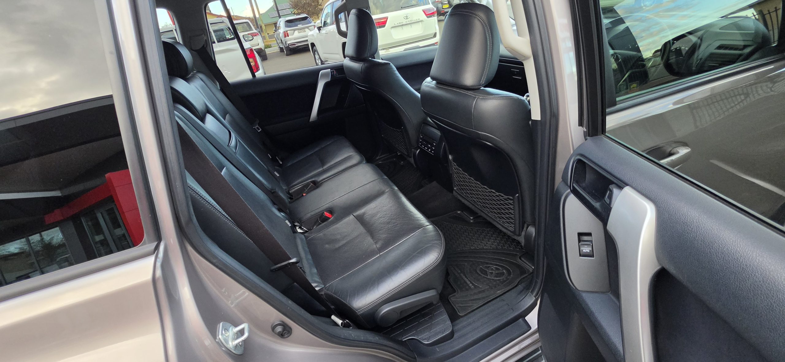 2019 Prado GXL 2.8L T Diesel GXL (Premium Interior + Flat Tailgate) - Image 6