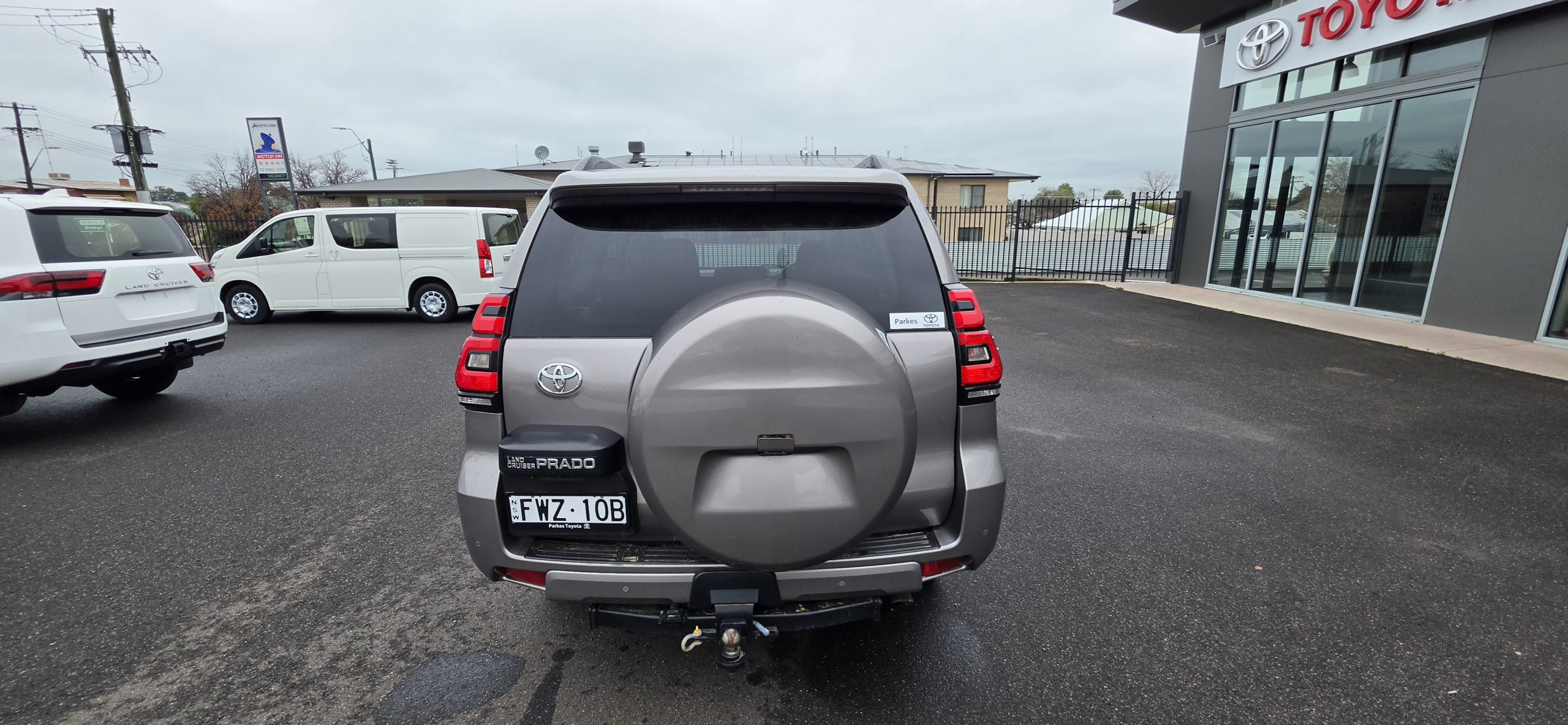 2021 Prado GXL 2.8L T Diesel - Image 4