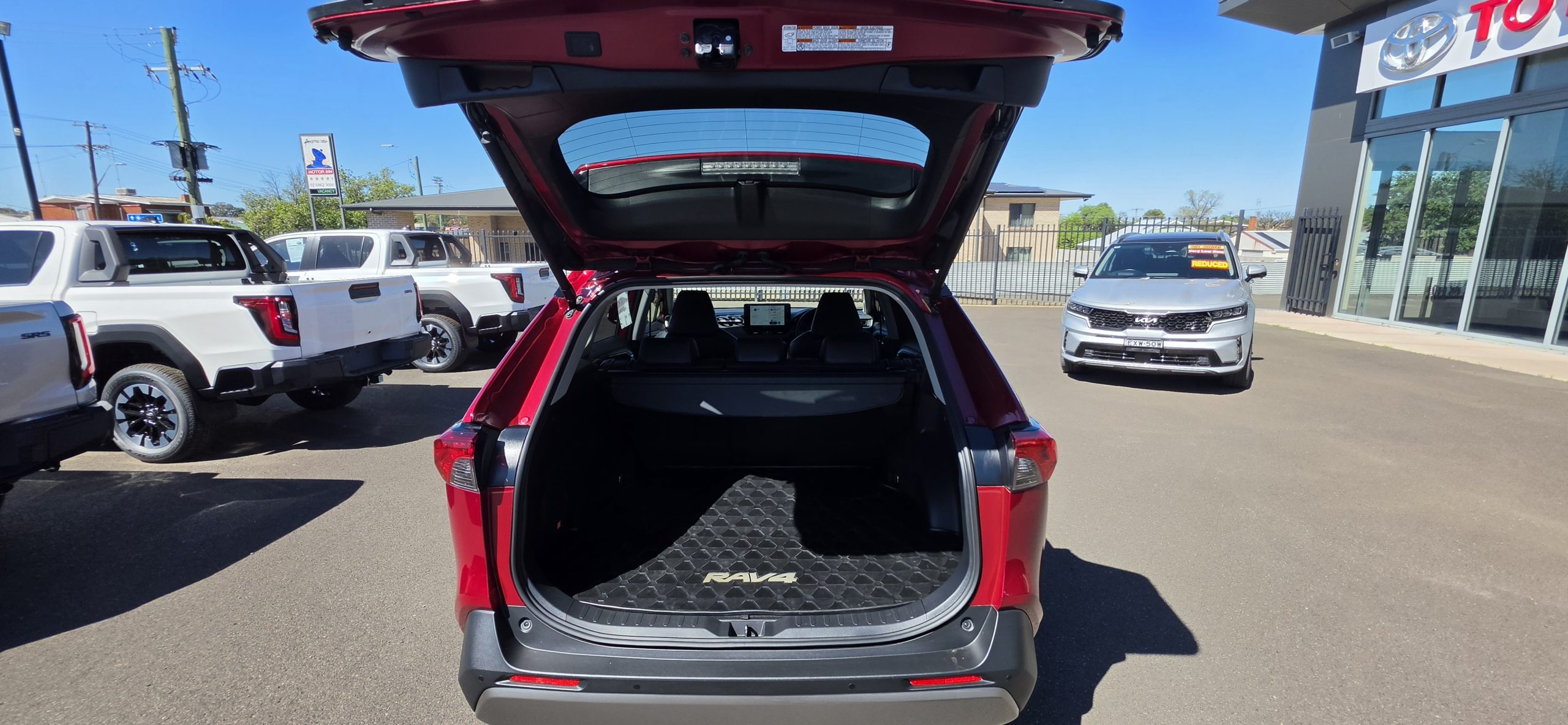 2025 Ex Demo Certified RAV4 Hybrid Cruiser 2WD - Image 7