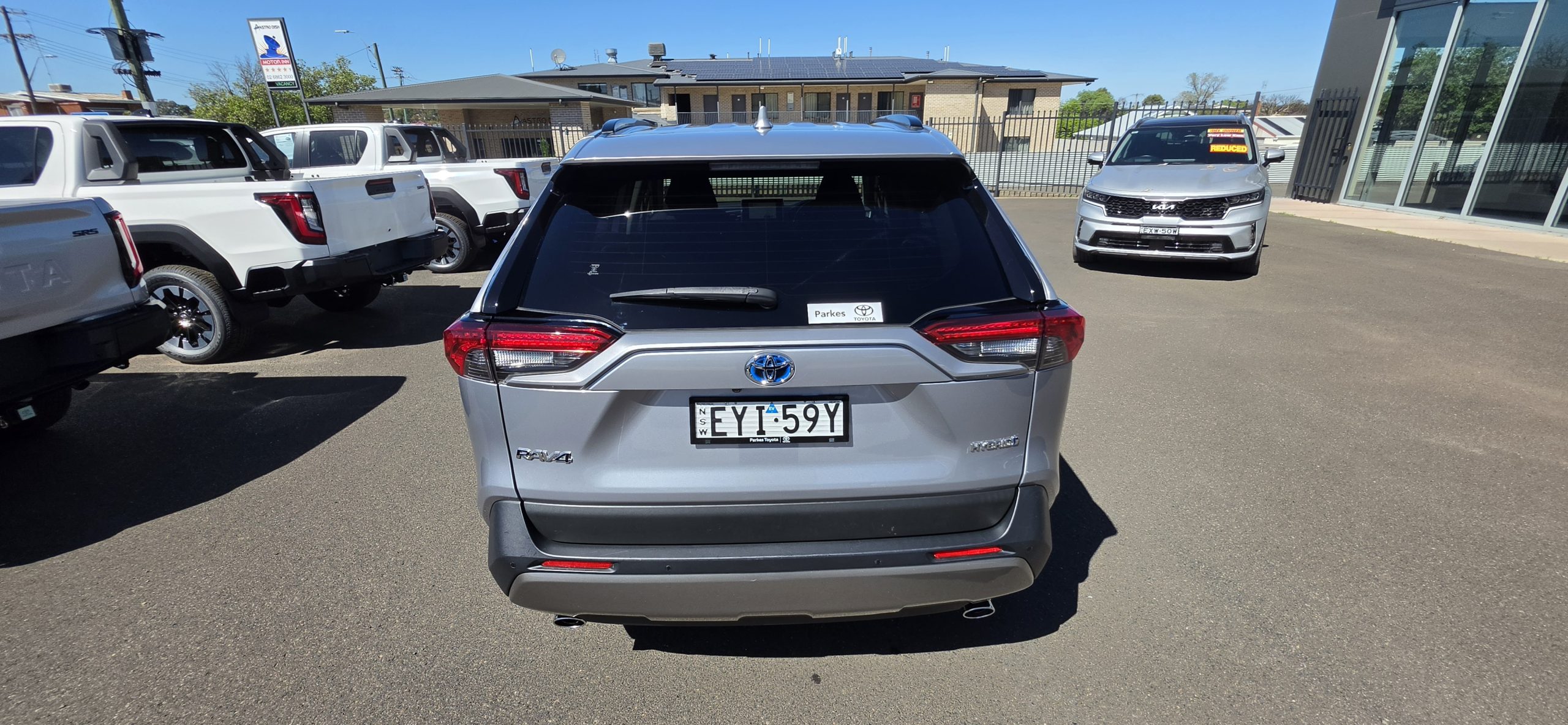 2023 RAV4 Hybrid GXL AWD - Image 4