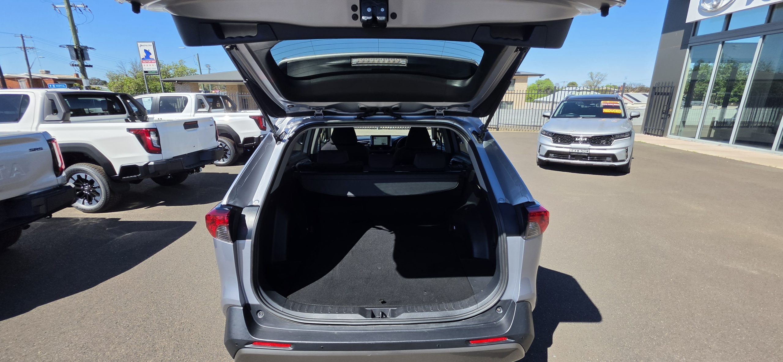 2023 RAV4 Hybrid GXL AWD - Image 7
